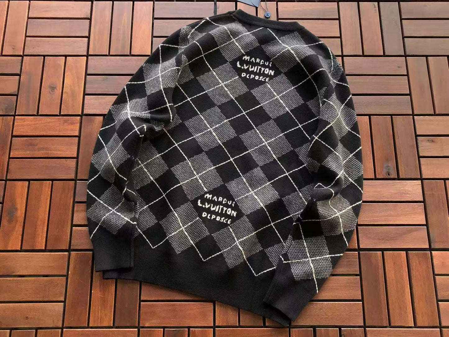 LOUIS VUITTON SWEATER 2