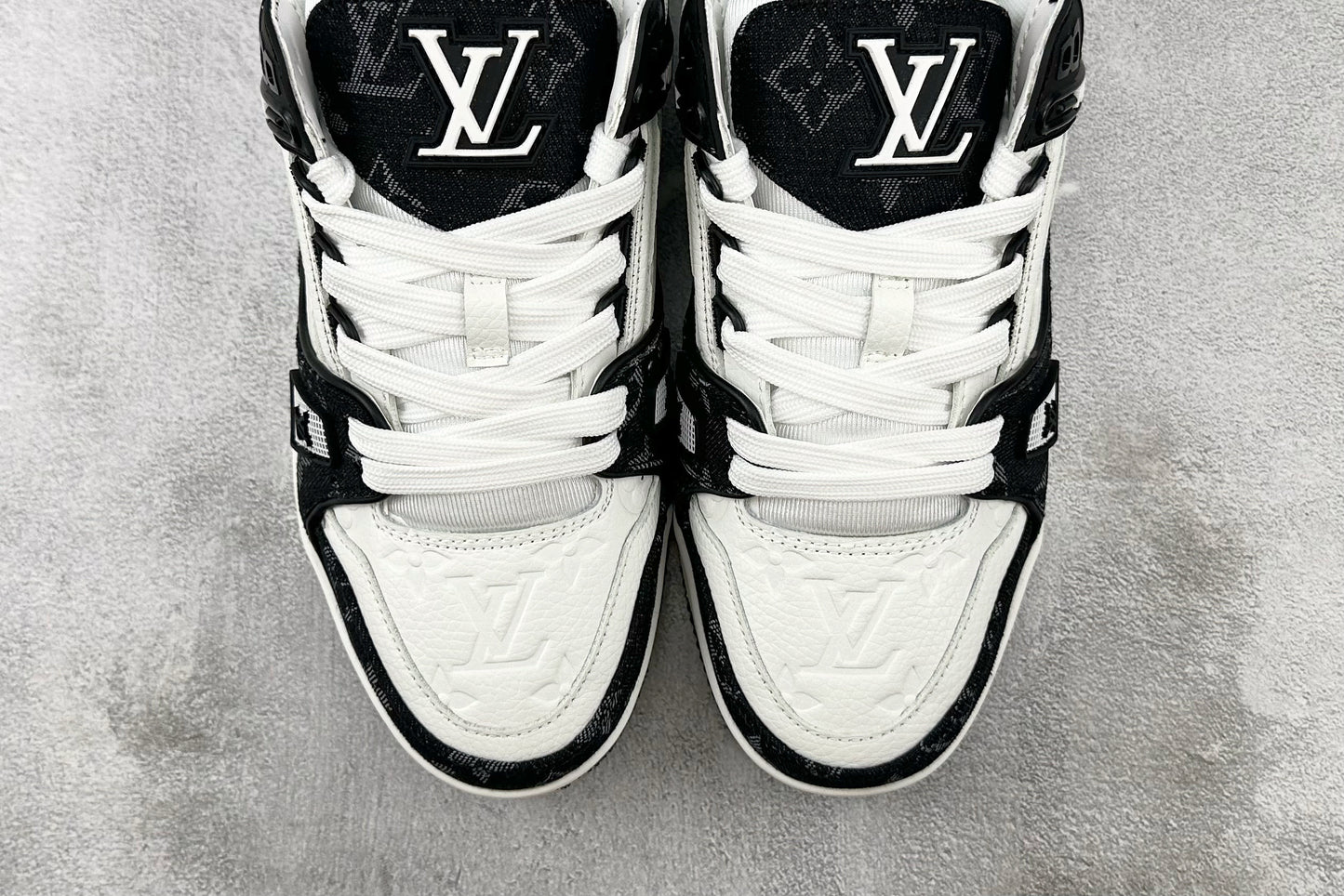 LV TRAINER BLACK WHITE