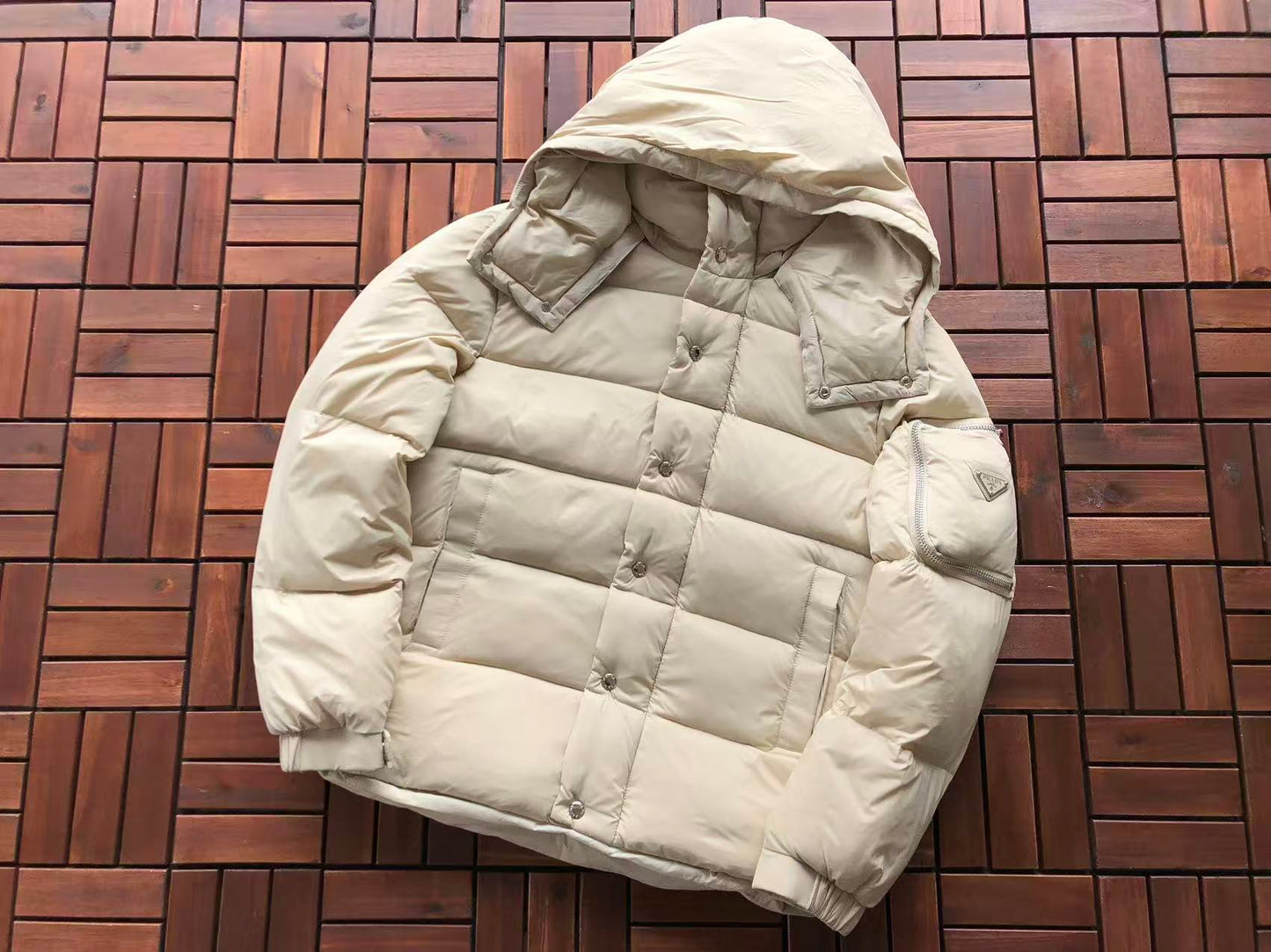 PRADA PUFFER WHITE