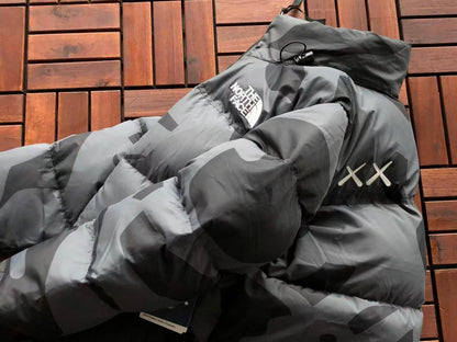 THE NORTH FACE x KAWS PUFFER